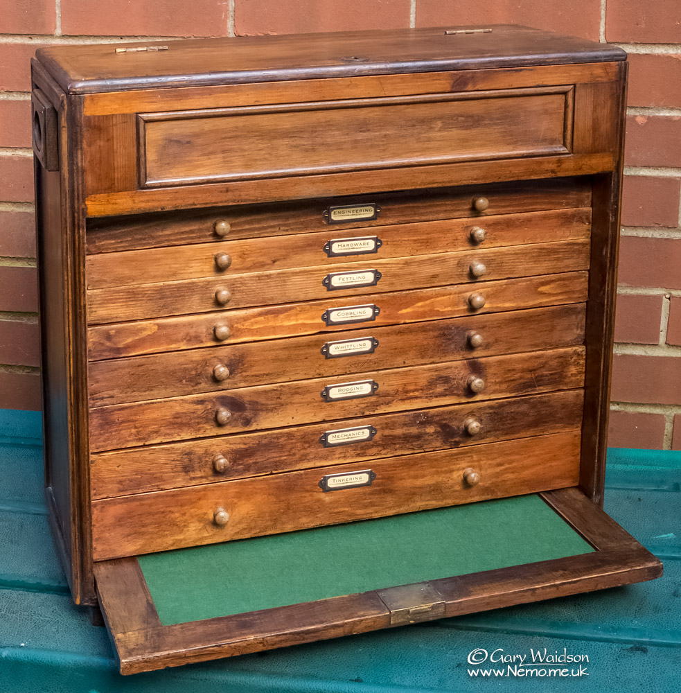 Toolbox. � Gary Waidson - www.Nemo.me.uk